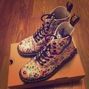 BRAND NEW Dr. Martens Flower Boots